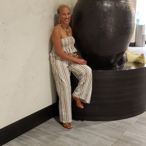 Meet your Posher, Lucreaia. My favorite color and brand is whatever looks great!